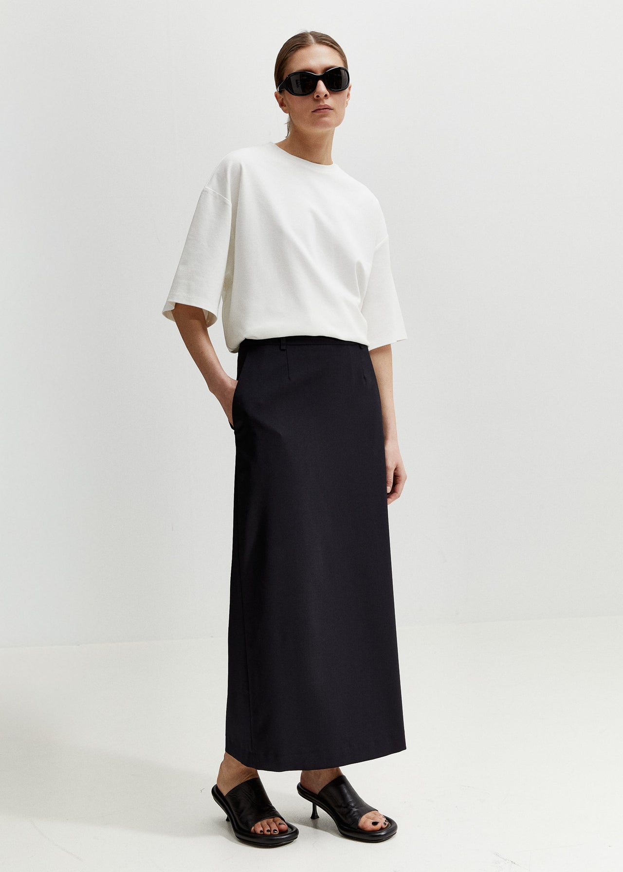 Tailored Long Skirt Dunkelblau am Model