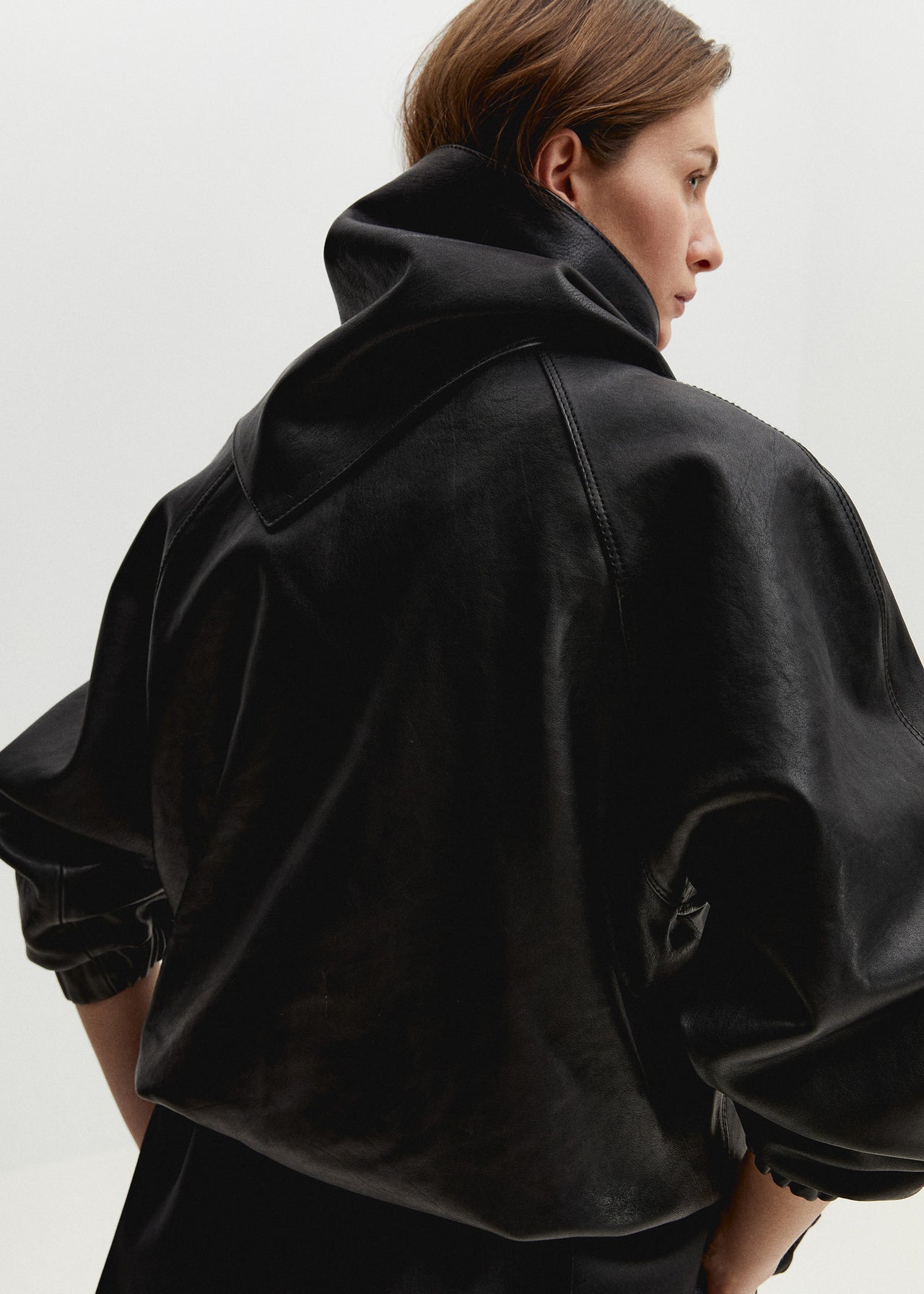 Tailored Track Jacket Schwarz aus Leder mit Zwei-Wege-Reißverschluss