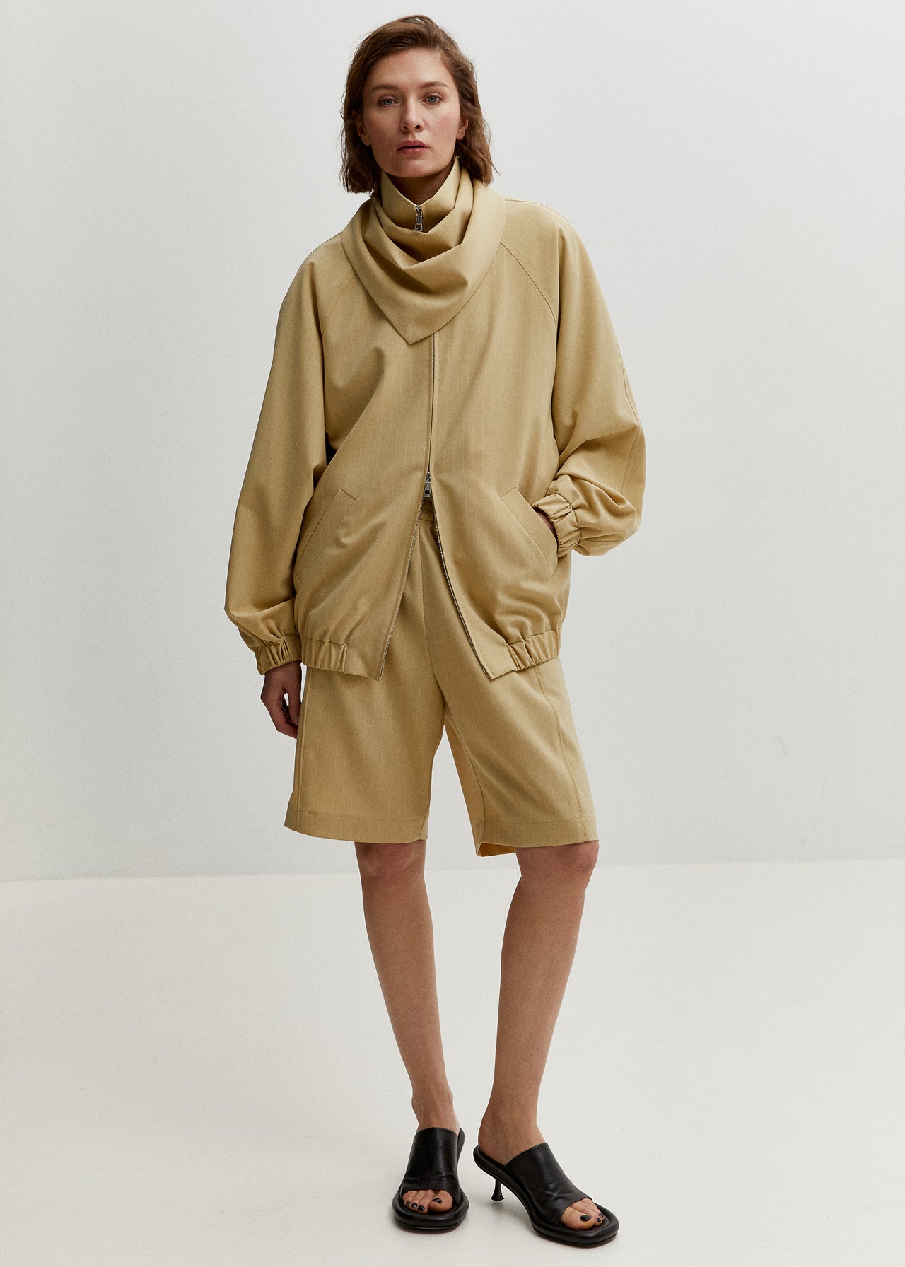 Tailored Track Jacket Butter Yellow Pinstripe am Model