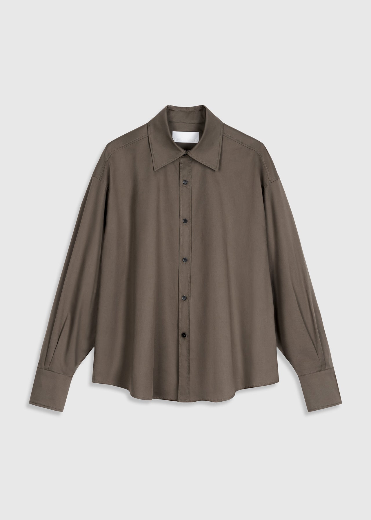 Oversized Unisex-Hemd The Shirt 3 in Olive, angelehnt an den klassischen Herrenhemd-Look von Zwingenberg
