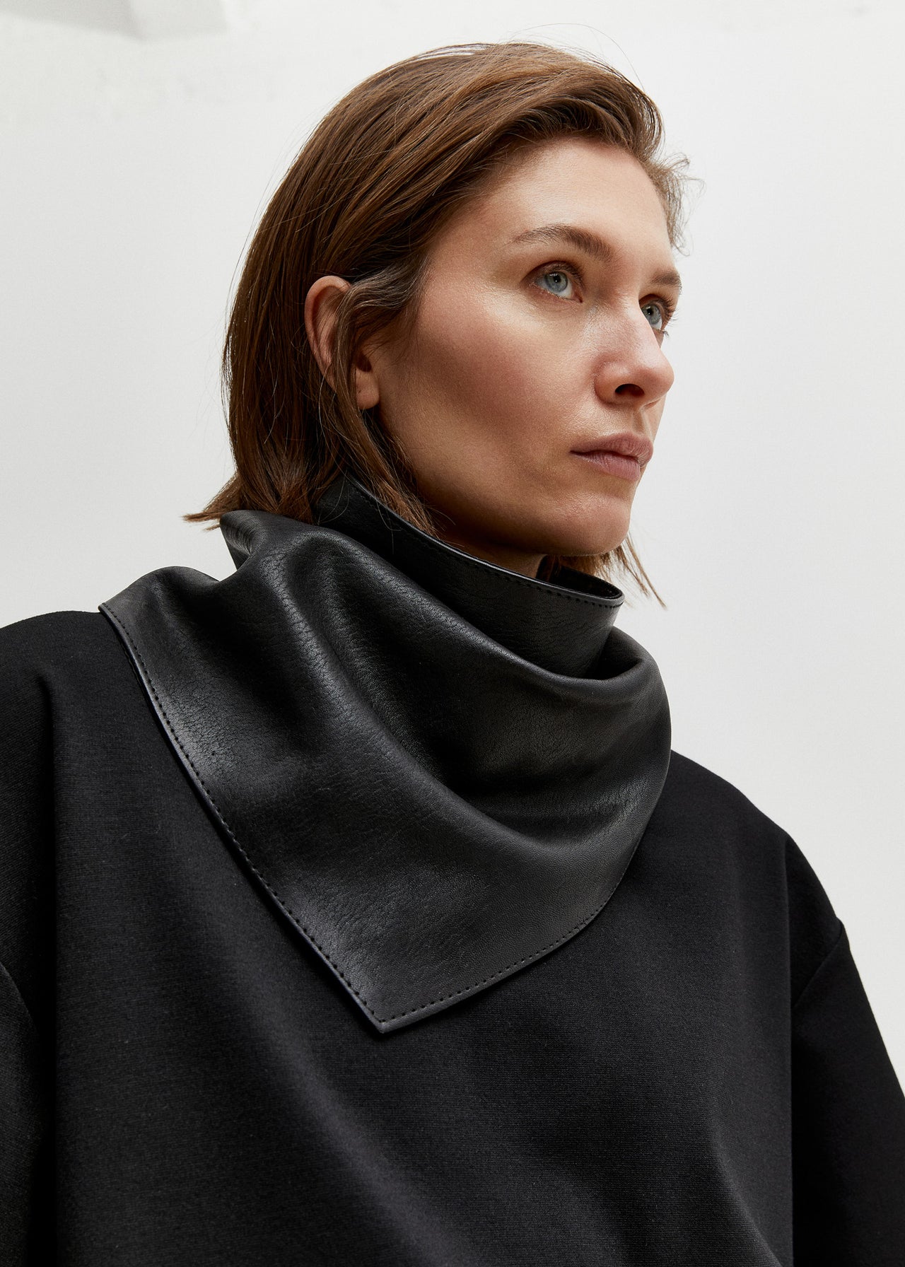 Triangle Scarf Schwarz Leder